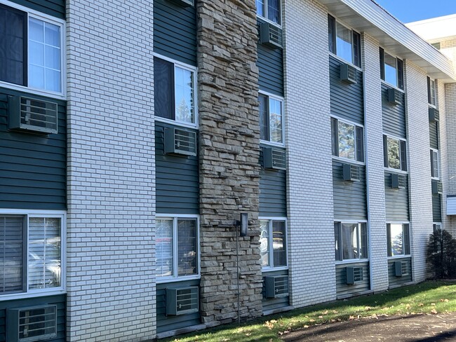 NorthEnd Apartments in Libertyville, IL - Foto de edificio - Building Photo