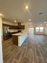 1096 Deerhorn Dr in Madera, CA - Building Photo - Building Photo