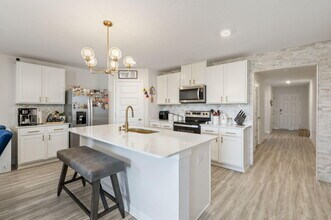 4735 Airmen Dr in Crestview, FL - Building Photo - Building Photo