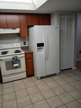 9881 113th St, Unit Seminole Oaks Apt 215 in Seminole, FL - Foto de edificio - Building Photo