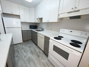 902 Peninsula Ave in San Mateo, CA - Building Photo - Building Photo