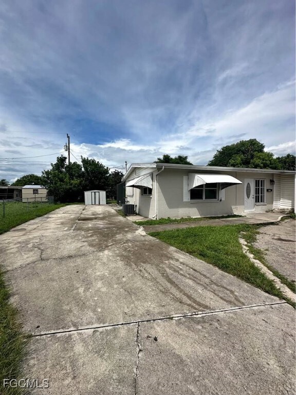 305 Bougainvillea Rd W in Lehigh Acres, FL - Building Photo - Building Photo
