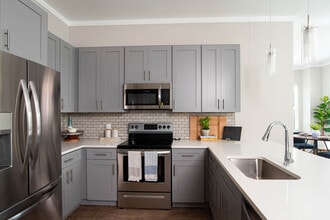 One Riverside Apartments in Chattanooga, TN - Building Photo - Building Photo
