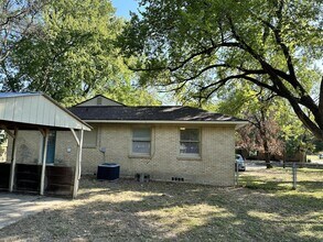 835 Fisher St in Sulphur Springs, TX - Building Photo - Building Photo