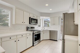 2412 Nottingham St in Houston, TX - Building Photo - Building Photo