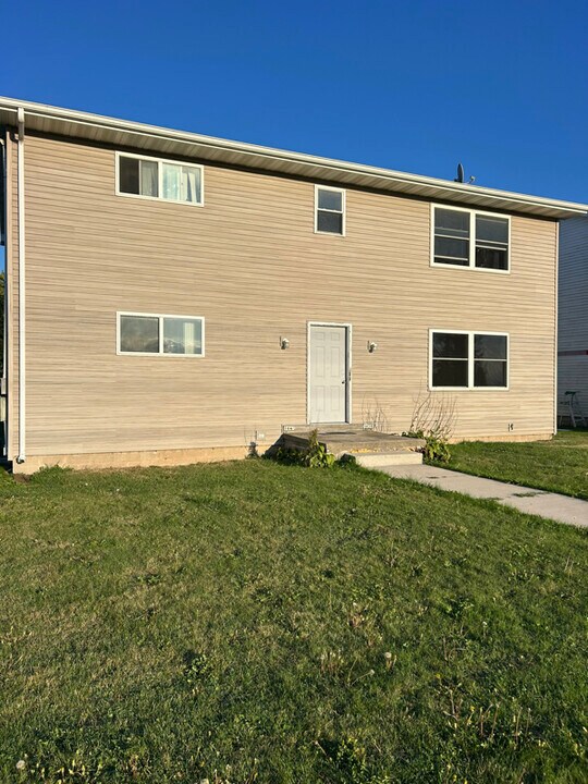 1639 Johnston Dr in Manitowoc, WI - Foto de edificio