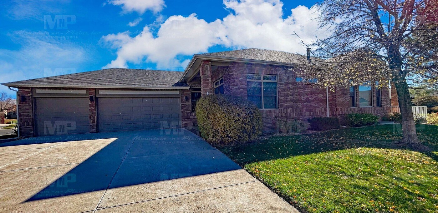 8209 Spinnaker Bay Dr in Windsor, CO - Building Photo