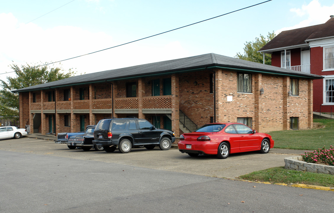 140 4th St in Kenova, WV - Foto de edificio