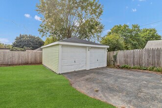 345 Illinois St in Carpentersville, IL - Building Photo - Building Photo