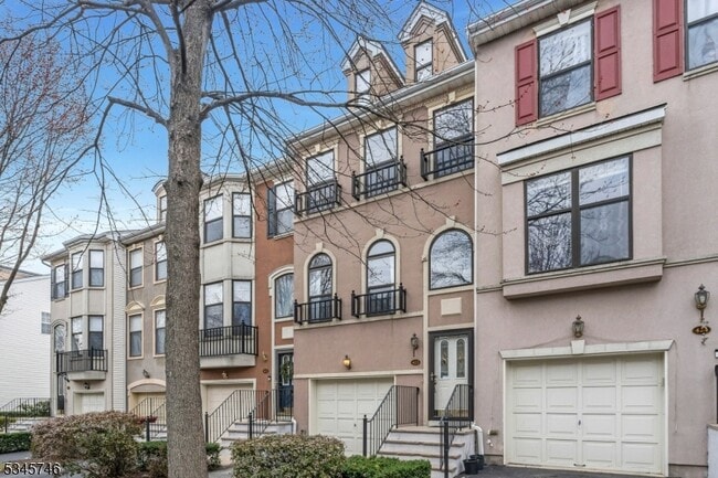 423 Hartford Dr in Nutley, NJ - Building Photo - Building Photo