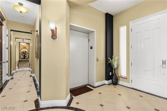 9145 Tesoras Dr in Las Vegas, NV - Building Photo - Building Photo