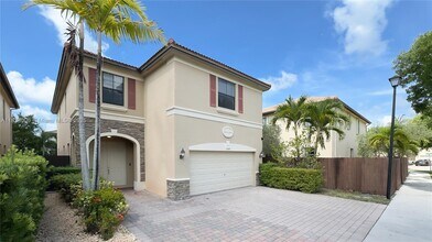 11510 NW 88th Ln in Doral, FL - Building Photo - Building Photo