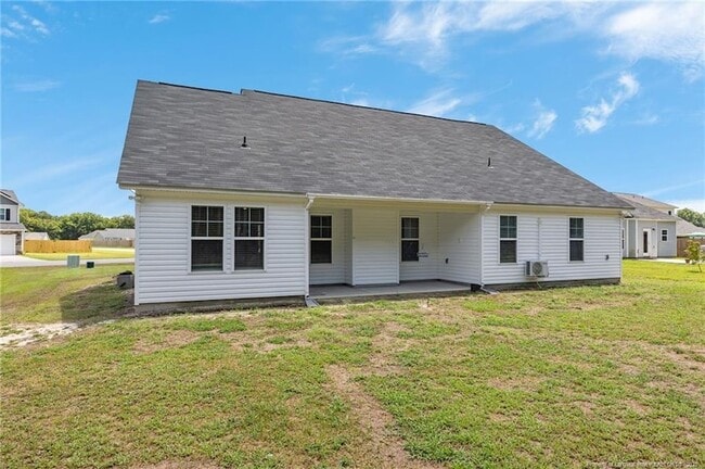 114 Magnolia St in Parkton, NC - Foto de edificio - Building Photo