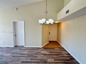 9266 W Atlantic Blvd in Coral Springs, FL - Foto de edificio - Building Photo