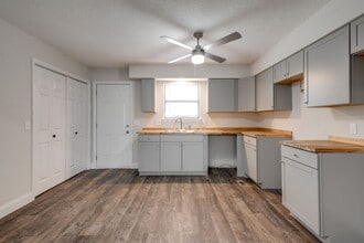 718 Salem Rd in Rossville, GA - Building Photo - Building Photo