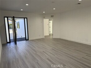 5527 Beckford Ave in Los Angeles, CA - Building Photo - Building Photo