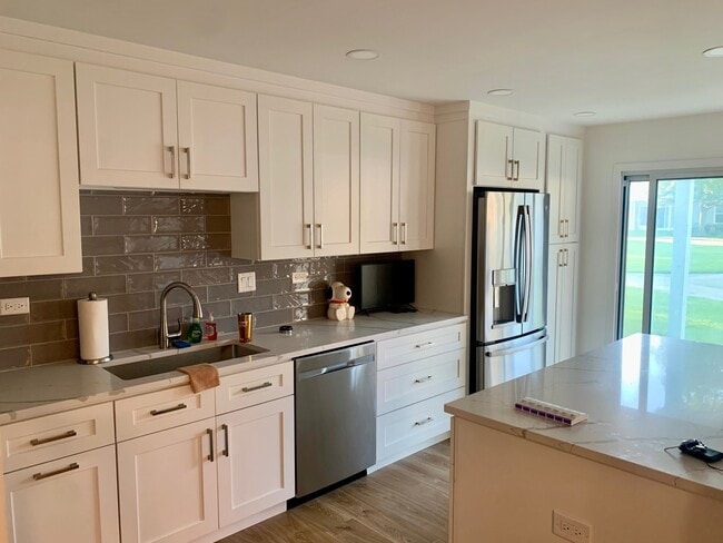 1229 Ballantrae Pl in Mundelein, IL - Building Photo - Building Photo