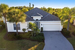 9282 Palm Island Cir in Ft. Myers, FL - Building Photo