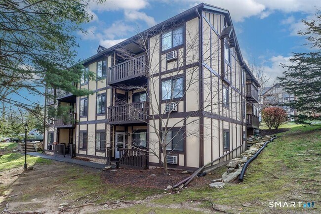 27 Rollingwood Dr in Brookfield, CT - Building Photo - Building Photo