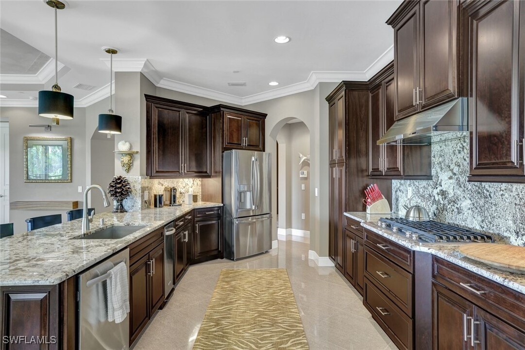 2772 Tiburon Blvd E in Naples, FL - Building Photo