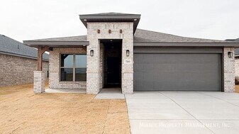 7213 7th St in Lubbock, TX - Building Photo