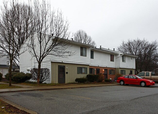 Northwest Village Apartments in Mansfield, OH - Foto de edificio - Building Photo