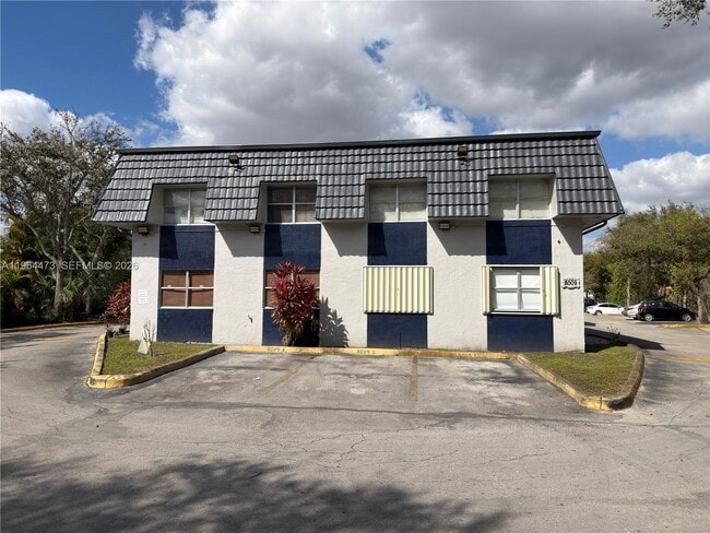 8009 W 6th Ave in Hialeah, FL - Foto de edificio - Building Photo