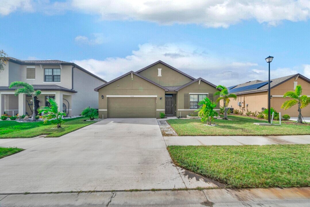 5306 Entertainment Way in Fort Pierce, FL - Building Photo