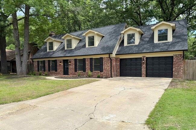 property at 10 Woodbridge Dr