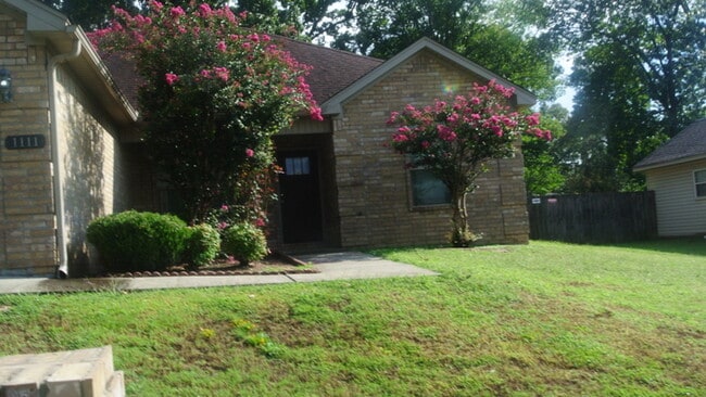 1111 Heights Rd in Benton, AR - Building Photo - Building Photo