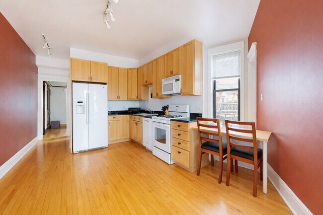 1127 W Patterson Ave in Chicago, IL - Building Photo - Building Photo