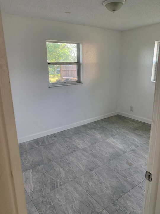 151 W 11th St in West Palm Beach, FL - Building Photo