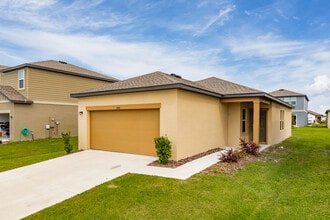 Hidden Creek* in Zephyrhills, FL - Building Photo - Building Photo