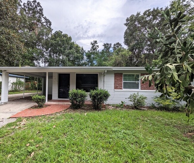 property at 929 SE 9th Pl