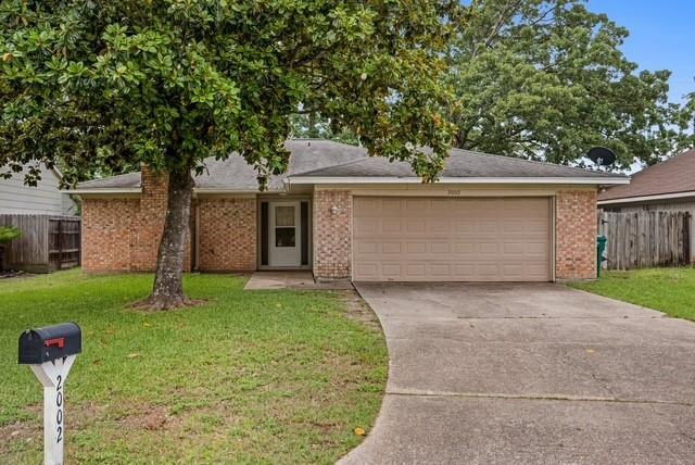2002 Derby Dr in Conroe, TX - Building Photo