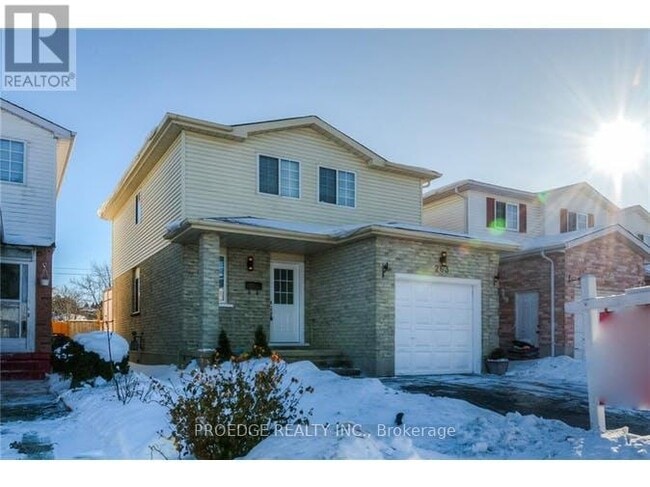 263 Bankside Dr in Kitchener, ON - Building Photo - Building Photo
