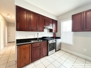 24 Maryland St, Unit 3 in Boston, MA - Foto de edificio - Building Photo