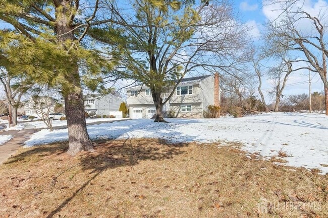 3 Stafford Dr in Piscataway, NJ - Foto de edificio - Building Photo