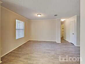 647 Blue Chalk Dr in Cedar Hill, TX - Building Photo - Building Photo