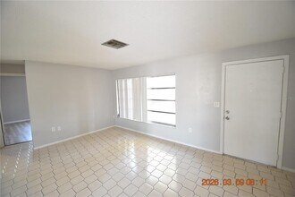 7338 Foxbloom Dr in Port Richey, FL - Building Photo - Building Photo