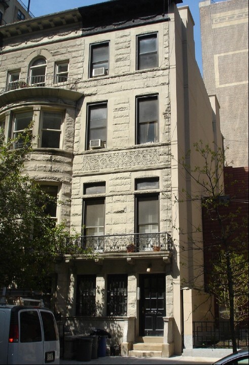 249 W 99th St in New York, NY - Building Photo