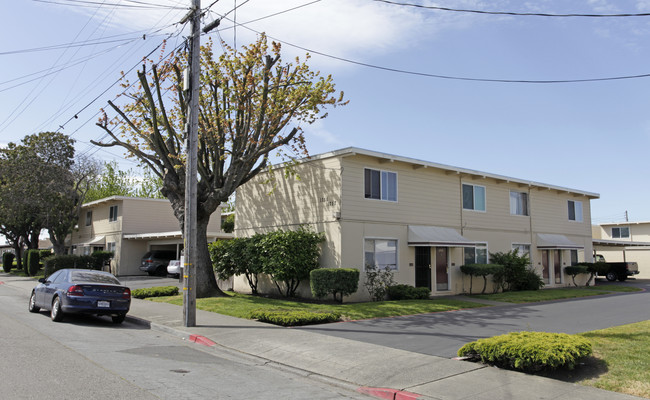 Orchard Townhomes in San Leandro, CA - Building Photo - Building Photo