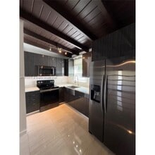 4910 SW 98th Avenue Rd in Miami, FL - Foto de edificio - Building Photo