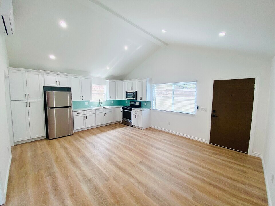 12122 Havelock Ave in Los Angeles, CA - Building Photo