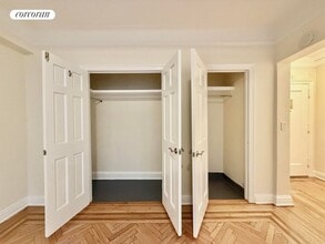 210 E 68th St in New York, NY - Foto de edificio - Building Photo