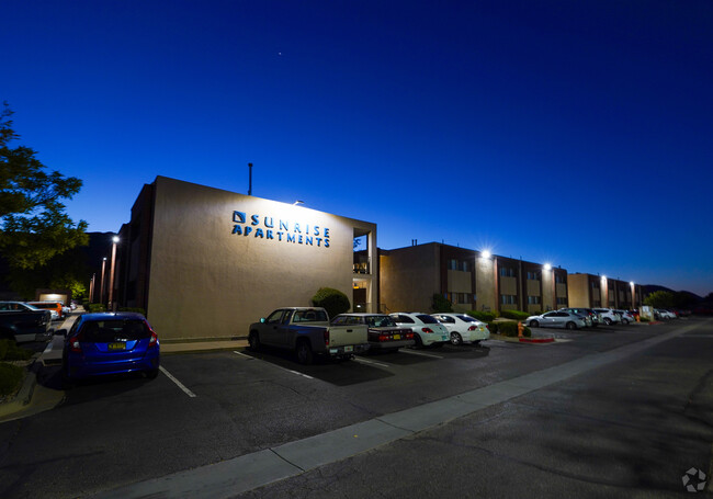 Sunrise Apartments in Albuquerque, NM - Foto de edificio - Building Photo