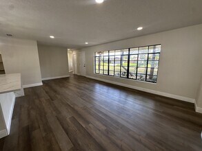 1611 Canal Ct in Tavares, FL - Building Photo - Building Photo