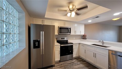 425 SW 47th Terrace in Cape Coral, FL - Foto de edificio - Building Photo