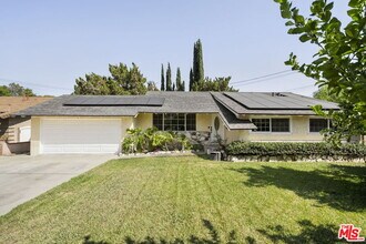 22116 Blythe St in Los Angeles, CA - Building Photo - Building Photo