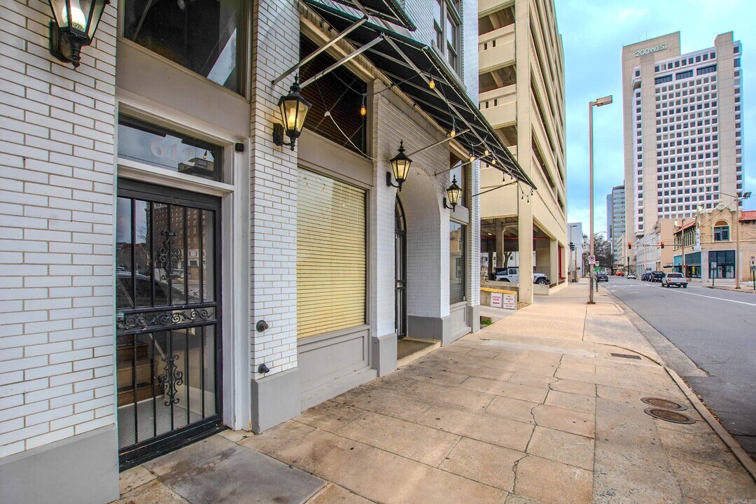 614 W 3rd St in Little Rock, AR - Building Photo
